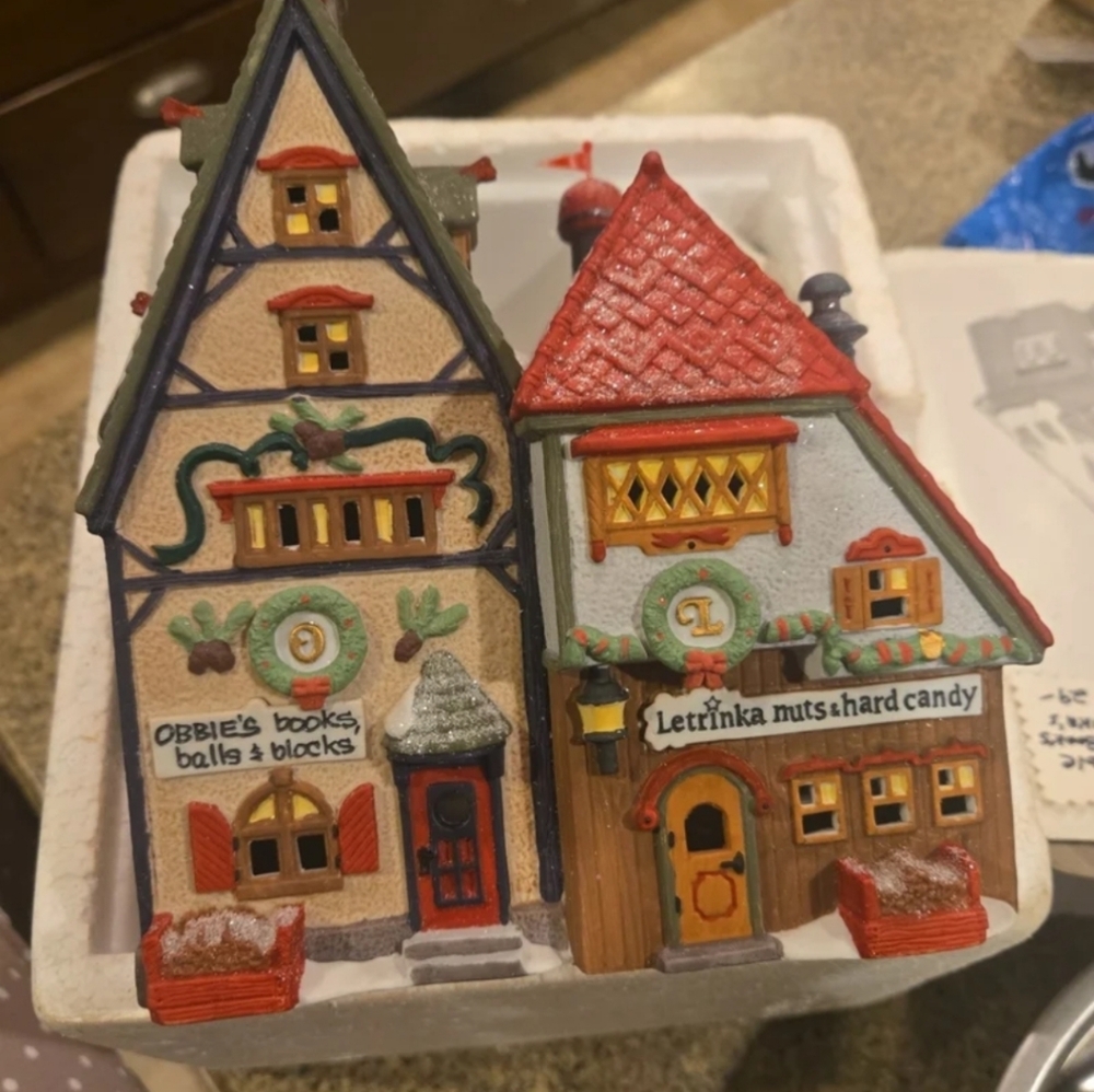 Department 56 North Pole Village "Obbie's Books & Letrinka's Candy"